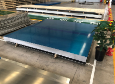 铝板：汽车零部件轻量化与高性能的核心材料