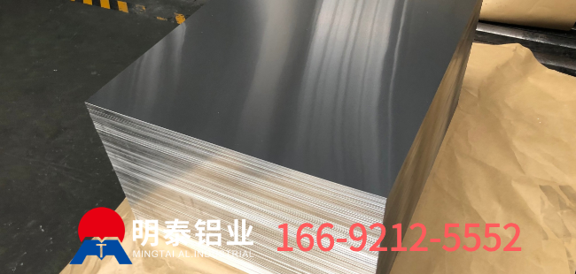 铝板：汽车零部件轻量化与高性能的核心材料